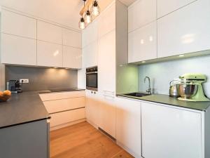 Prodej bytu 3+kk, Praha, Mezitraťová, 65 m2