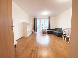 Pronájem bytu 1+kk, Praha - Čakovice, Theinova, 37 m2