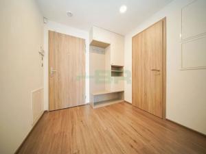 Pronájem bytu 2+kk, Praha - Vysočany, Sokolovská, 48 m2