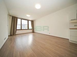 Pronájem bytu 2+kk, Praha - Vysočany, Sokolovská, 48 m2