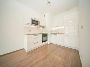 Pronájem bytu 2+kk, Praha - Vysočany, Sokolovská, 48 m2