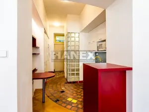 Pronájem bytu 1+1, Praha - Smíchov, Viktora Huga, 38 m2