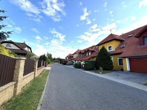 Prodej bytu 2+kk, Jesenice, Lomená, 45 m2