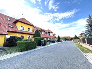 Prodej bytu 2+kk, Jesenice, Lomená, 45 m2