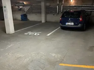 Pronájem garážového stání, Praha - Holešovice, Osadní, 11 m2