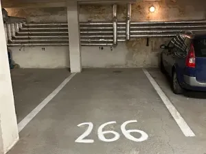Pronájem garážového stání, Praha - Holešovice, Osadní, 11 m2