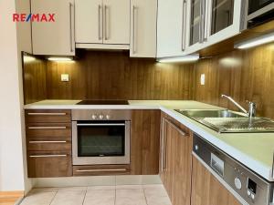 Pronájem bytu 2+kk, Praha - Košíře, Lovčenská, 60 m2