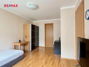 Pronájem bytu 2+kk, Praha - Košíře, Lovčenská, 60 m2