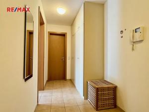 Pronájem bytu 2+kk, Praha - Košíře, Lovčenská, 60 m2