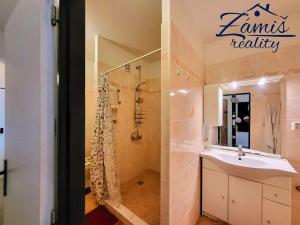 Pronájem bytu 2+1, Kladno, Litevská, 62 m2