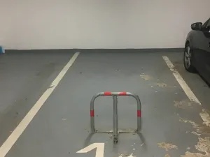 Pronájem garážového stání, Praha - Troja, K Haltýři, 12 m2