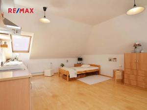 Pronájem bytu 1+kk, Praha - Lysolaje, Sídlištní, 45 m2