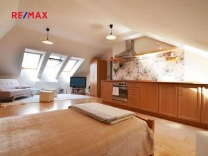 Pronájem bytu 1+kk, Praha - Lysolaje, Sídlištní, 45 m2