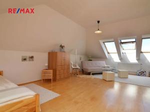 Pronájem bytu 1+kk, Praha - Lysolaje, Sídlištní, 45 m2