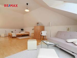 Pronájem bytu 1+kk, Praha - Lysolaje, Sídlištní, 45 m2