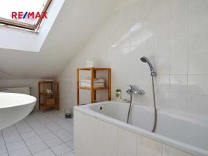 Pronájem bytu 1+kk, Praha - Lysolaje, Sídlištní, 45 m2