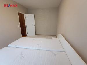 Pronájem bytu 4+kk, Praha - Kobylisy, Rajmonova, 91 m2