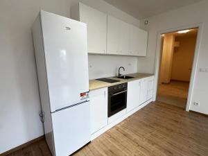 Pronájem bytu 2+kk, Praha - Hostavice, Českobrodská, 56 m2