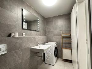 Pronájem bytu 2+kk, Praha - Hostavice, Českobrodská, 56 m2