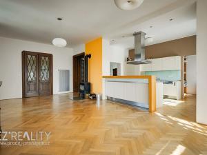 Prodej podílu vily, Praha - Klánovice, Ke znaku, 300 m2