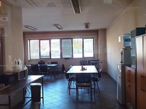 Pronájem výrobních prostor, Lišov, Hůrecká, 2357 m2
