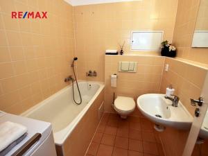 Pronájem bytu 1+kk, Praha - Kbely, Pod Nouzovem, 32 m2