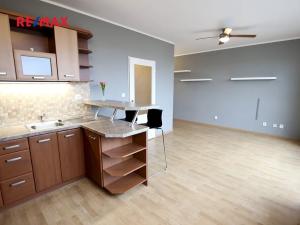 Pronájem bytu 1+kk, Praha - Kbely, Pod Nouzovem, 32 m2