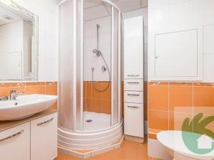 Pronájem bytu 2+kk, Neratovice, nám. Republiky, 50 m2