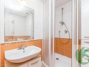 Pronájem bytu 2+kk, Neratovice, nám. Republiky, 50 m2
