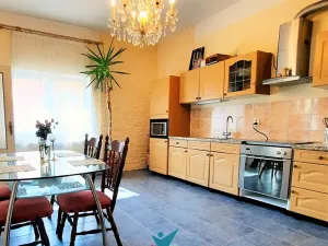 Prodej rodinného domu, Dubí, 370 m2