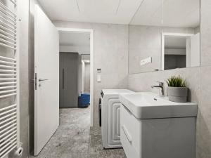 Pronájem bytu 3+kk, Praha - Modřany, Československého exilu, 61 m2