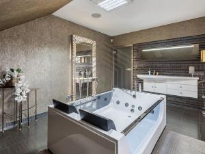 Prodej rodinného domu, Zeleneč, Jitrocelová, 150 m2