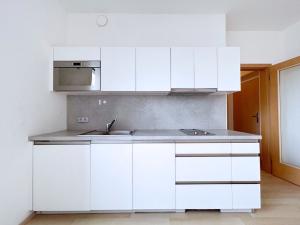 Pronájem bytu 1+kk, Praha - Zličín, Sazovická, 28 m2
