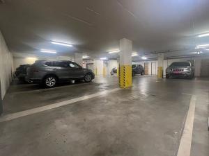 Pronájem garážového stání, Praha - Žižkov, Husitská, 14 m2