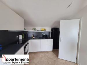 Prodej bytu 2+kk, Praha - Nové Město, V tůních, 64 m2