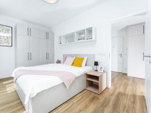 Pronájem bytu 2+kk, Praha - Vysočany, Odkolkova, 52 m2