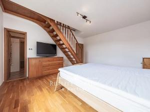 Prodej rodinného domu, Chvaletice, Budovatelů, 350 m2