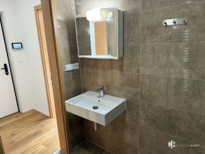 Pronájem bytu 1+kk, Praha - Hlubočepy, Kurandové, 33 m2