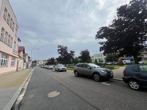 Pronájem obchodního prostoru, Holice, náměstí T. G. Masaryka, 37 m2