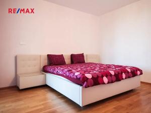 Pronájem bytu 3+kk, Praha - Žižkov, Ke kapslovně, 97 m2