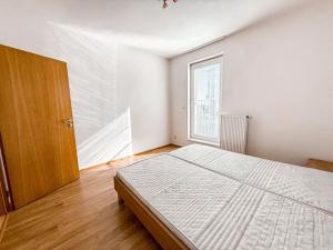 Pronájem bytu 3+kk, Praha - Zličín, Sazovická, 100 m2