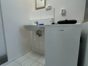 Pronájem bytu 1+kk, Praha - Háje, Hviezdoslavova, 18 m2