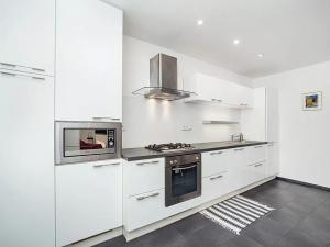 Pronájem bytu 2+kk, Praha - Střešovice, Za Pohořelcem, 66 m2