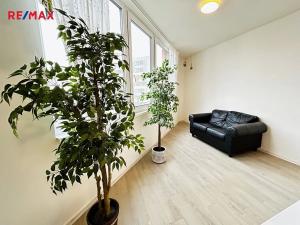 Pronájem bytu 2+kk, Praha - Horní Měcholupy, Modenská, 64 m2