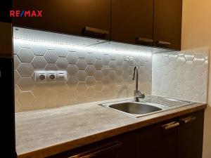 Pronájem bytu 2+kk, Praha - Horní Měcholupy, Modenská, 64 m2