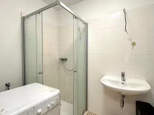 Pronájem bytu 1+kk, Praha - Kobylisy, Veltěžská, 40 m2
