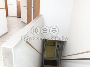 Pronájem obchodního prostoru, Tišnov, nám. Komenského, 21 m2