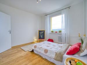 Pronájem bytu 3+1, Chomutov, Vítězslava Nezvala, 65 m2