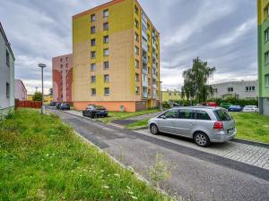 Pronájem bytu 3+1, Chomutov, Vítězslava Nezvala, 65 m2