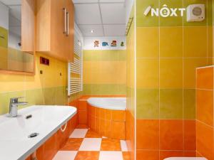 Prodej bytu 4+1, Hostinné, Sídliště, 87 m2
